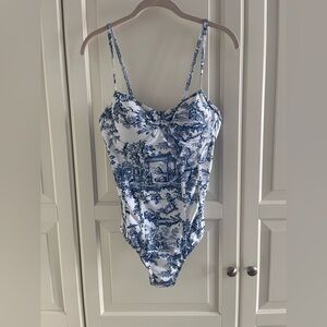 One piece swimsuit sz small